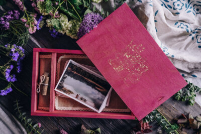 Wooden slide box for photos 15x23cm + USB space