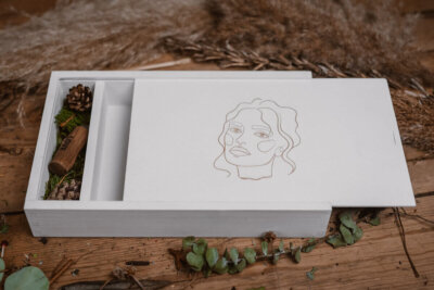 Wooden slide box for photos 15x23cm + USB space