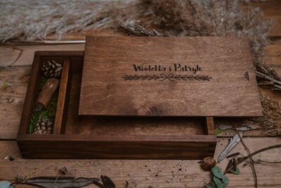 Wooden slide box for photos 15x23cm + USB space