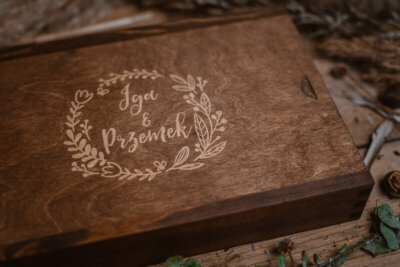 Wooden slide box for photos 15x23cm + USB space
