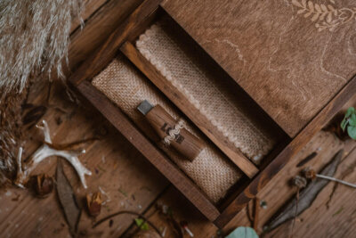 Wooden slide box for photos 15x23cm + USB space