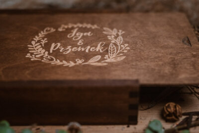 Wooden slide box for photos 15x23cm + USB space