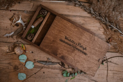 Wooden slide box for photos 15x23cm + USB space
