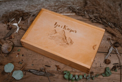 Wooden slide box for photos 15x23cm + USB space