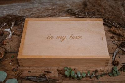 Wooden slide box for photos 15x23cm + USB space