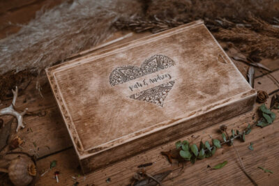 Wooden slide box for photos 15x23cm + USB space