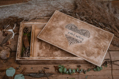 Wooden slide box for photos 15x23cm + USB space