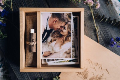 Wooden slide box for photos 10x15cm + USB space