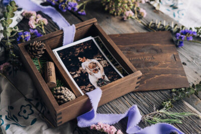 Wooden slide box for photos 10x15cm + USB space