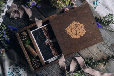 Wooden slide box for photos 10x15cm + USB space