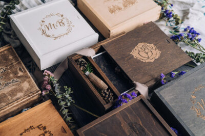 Wooden slide box for photos 10x15cm + USB space