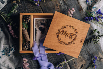 Wooden slide box for photos 10x15cm + USB space