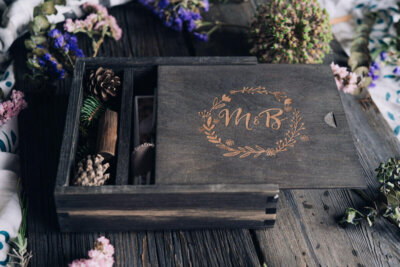 Wooden slide box for photos 10x15cm + USB space