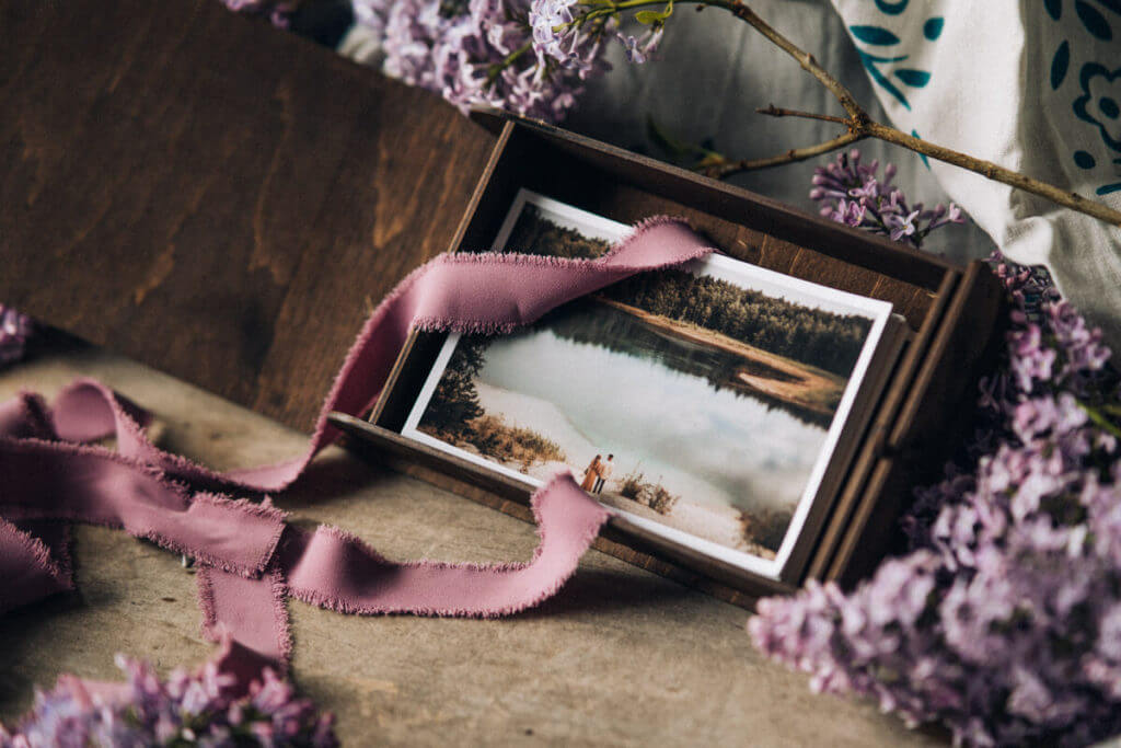 Wooden book box for 10x15cm photos