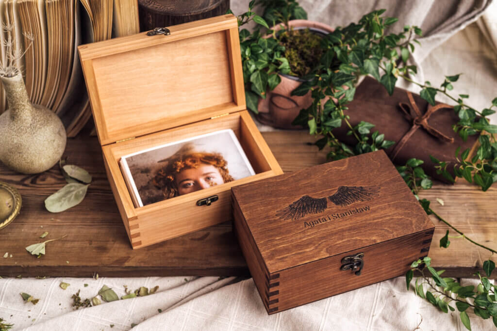 Wooden box for bigger number of photos 10x15cm