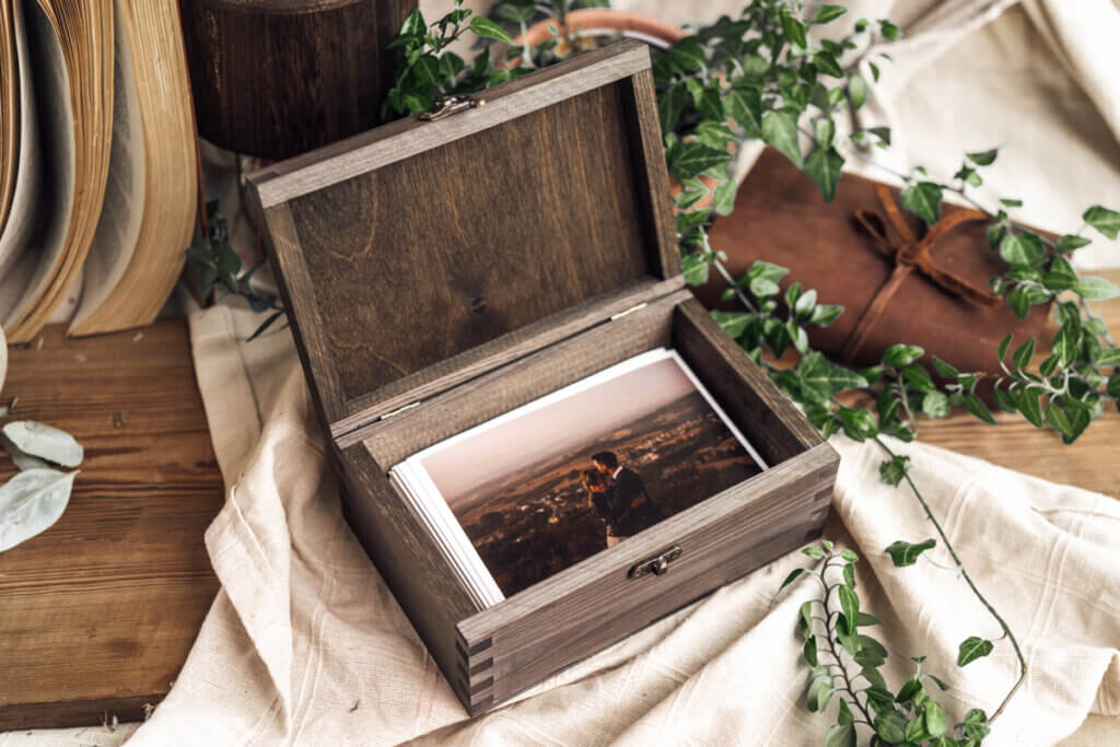 Wooden box for bigger number of photos 15x23cm