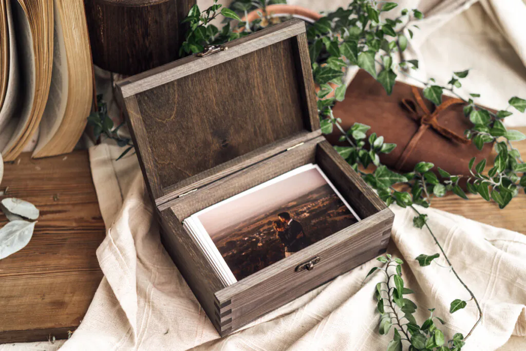 Wooden box for bigger number of photos 15x23cm
