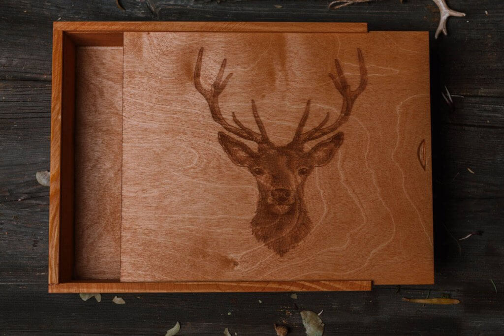Wooden box for a 30x30cm photo album