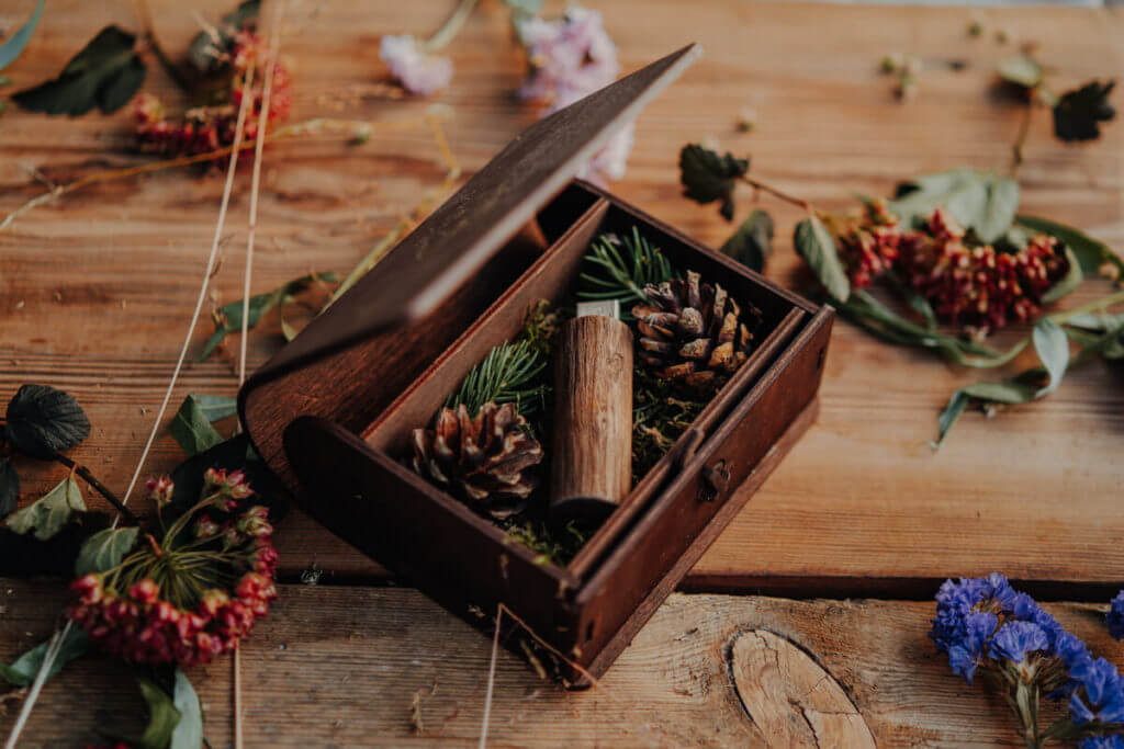 Wooden book box for USB