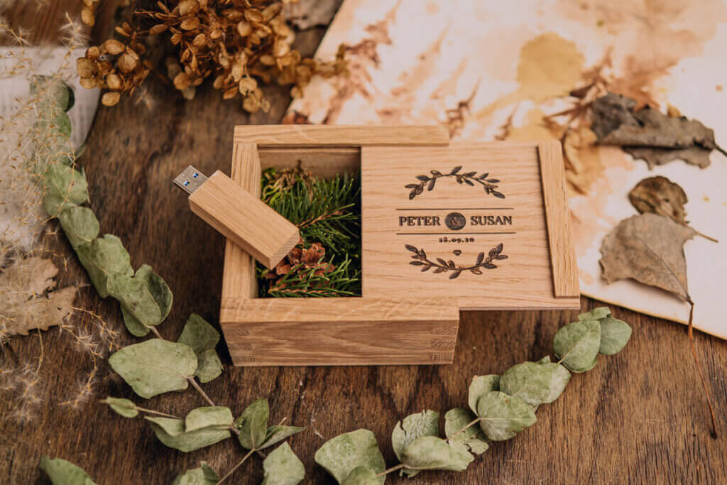 Oak wooden box for USB drive (USB not included)