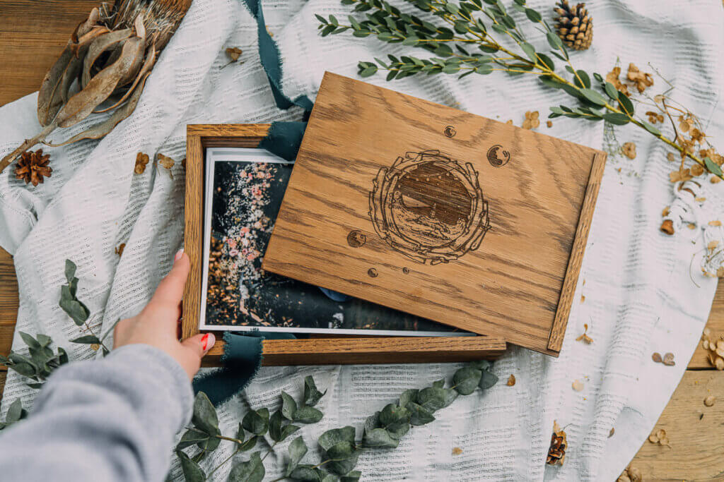 Oak photo box 15x23cm