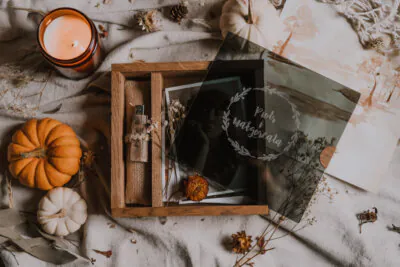 Oak photo box with glass 10x15cm + USB space