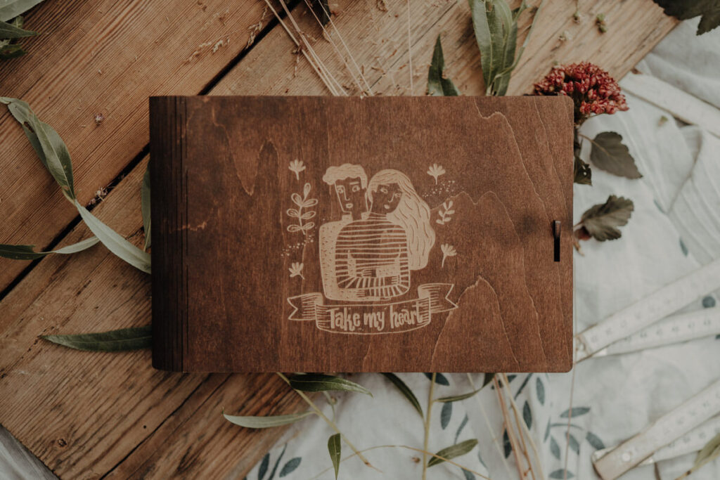 Wooden book box for 13x19cm photos