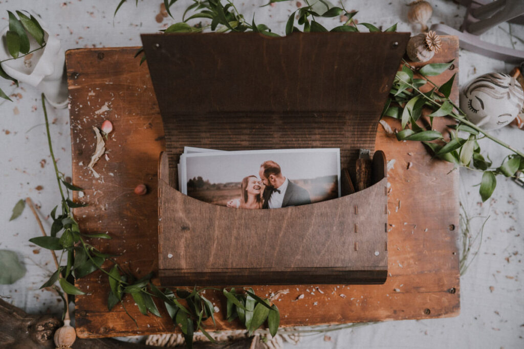 Wooden envelope 15x23cm with USB