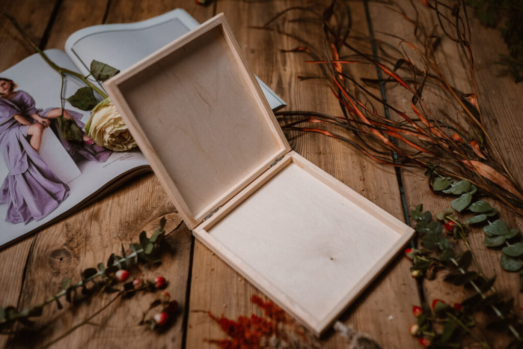 BASIC wooden box for a CD/DVD with an engraving