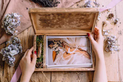 Slim box for photos 15x23 cm with USB