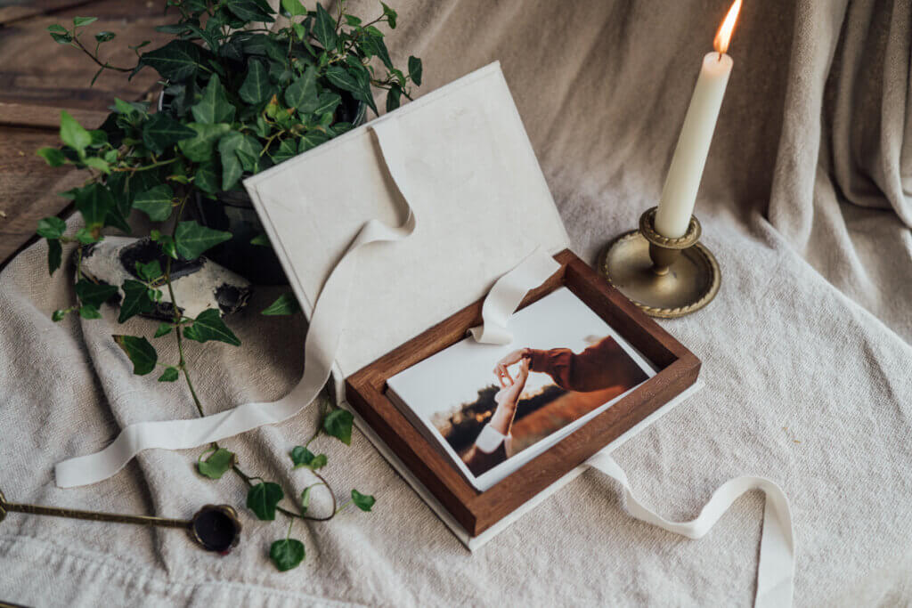 Photo Box for 10x15cm photos made from velvet + oak