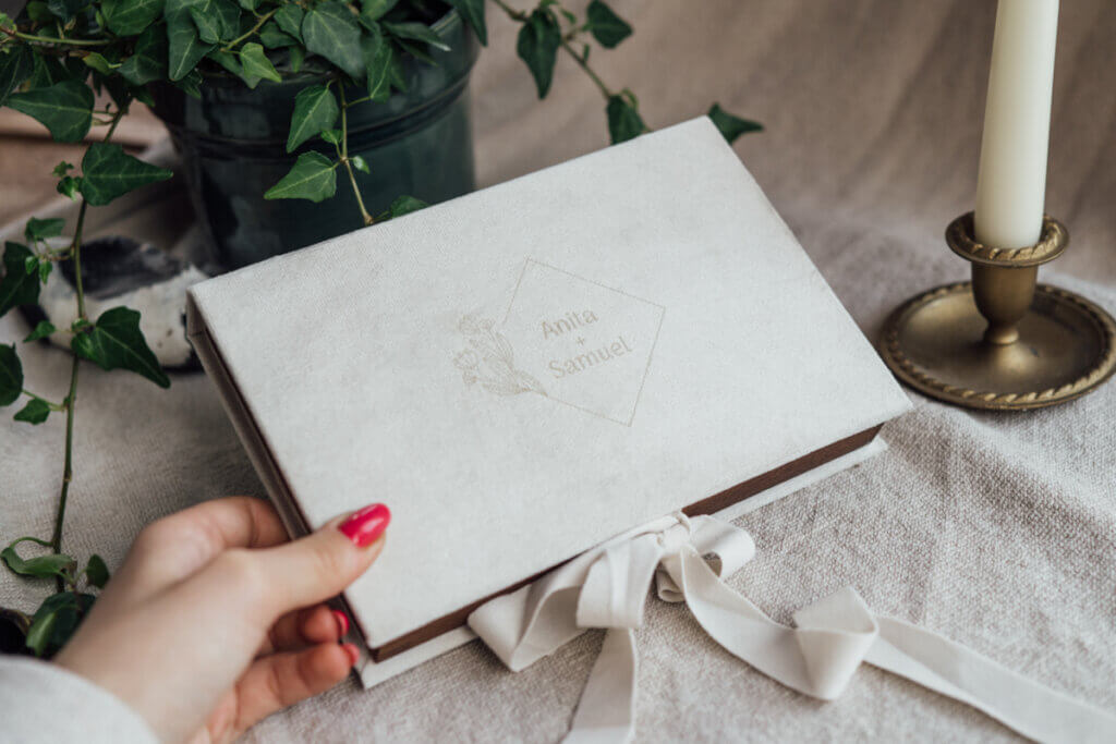 Photo Box for 15x23cm photos made from velvet + oak