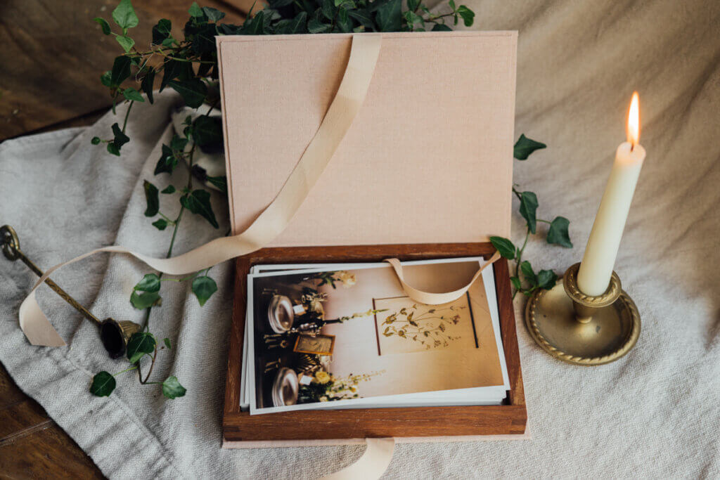 Box for 10x15cm photos made from linen + oak