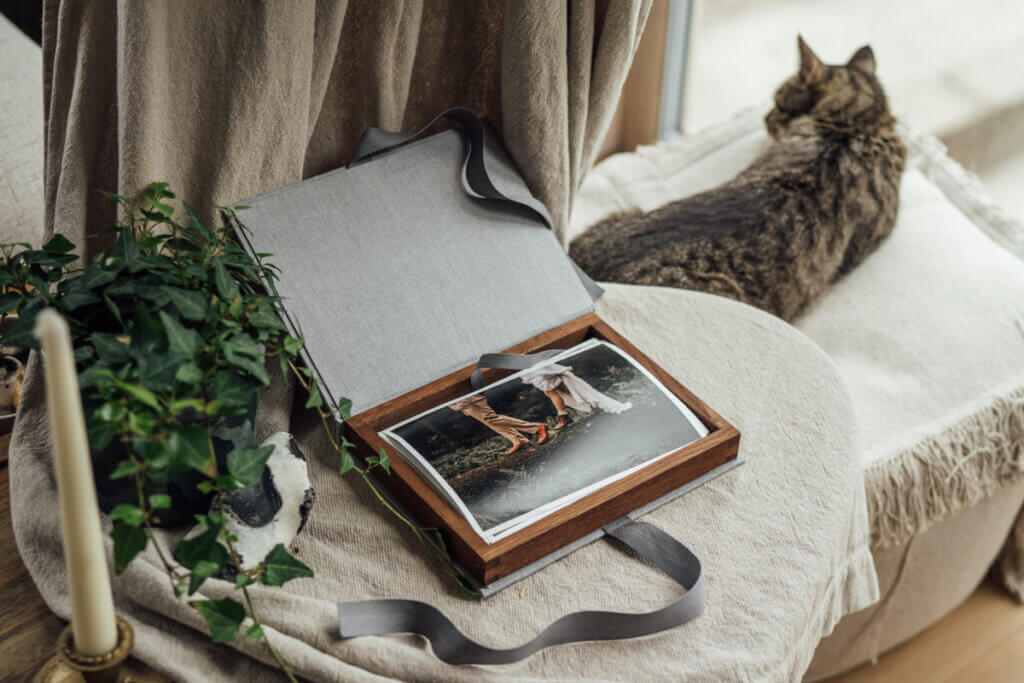 Box for 13x19cm photos made from linen + oak