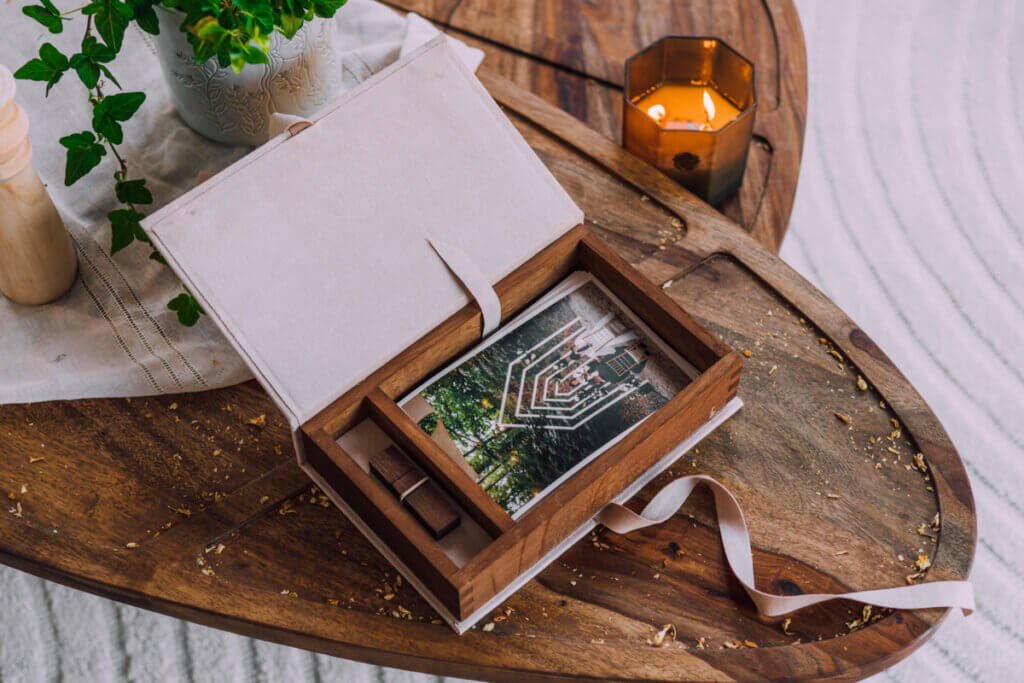Photo Box for 13x19cm Photos and USB Made from Suede + Oak
