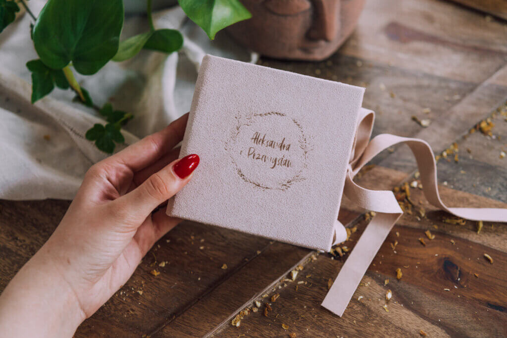 USB box made from suede + oak